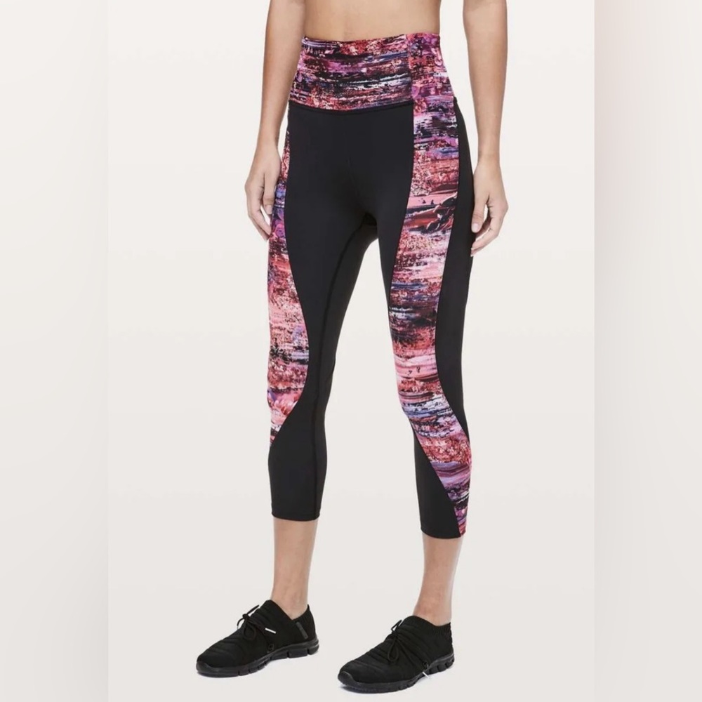 Lululemon Sweat and Repeat Crop 21", Black / Dahliascape Multi.